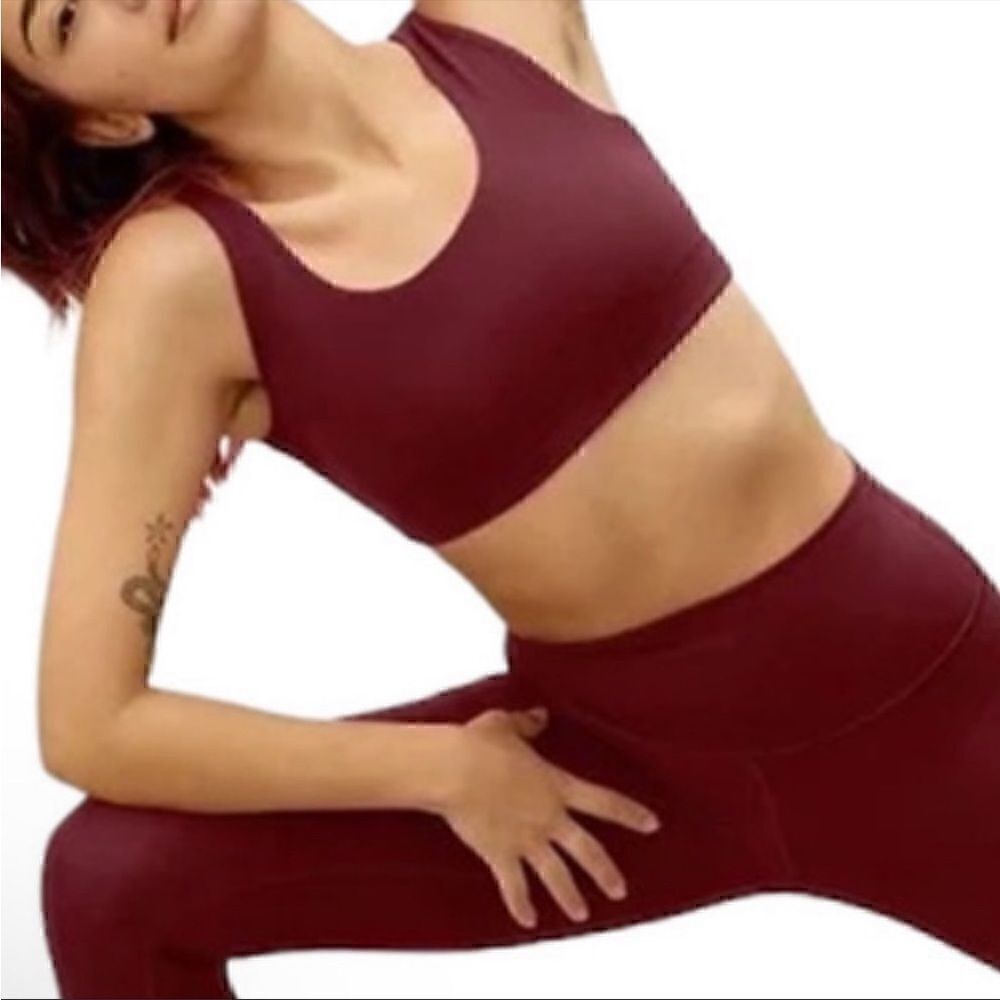 NWT Everlane Perform Sports Bra in Wild Plum Size XS